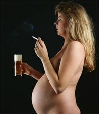 Курение повышает вероятность рождения двойни