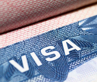 Иностранцев не будут штрафовать за просроченные визы