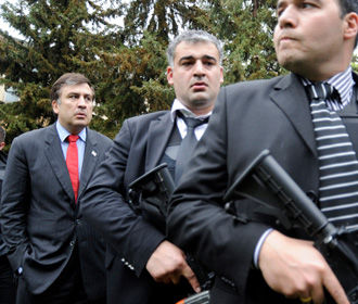 Саакашвили готов взять оружие в руки