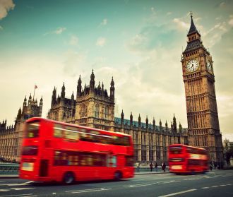 Британские власти просят туристов вернуться в Лондон