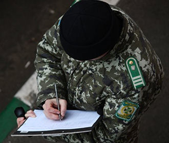 Украинский пограничник попытался съесть полученную взятку
