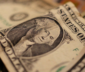 Доллар ускорил падение в обменниках