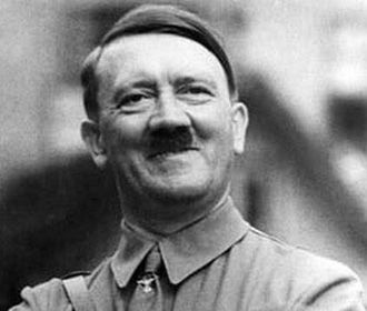 В бункере под французским Сенатом нашли бюст Гитлера и нацистский флаг