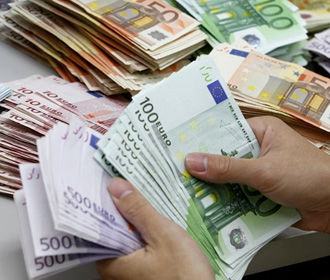 Юнкер призвал увеличить долю евро в расчетах ЕС