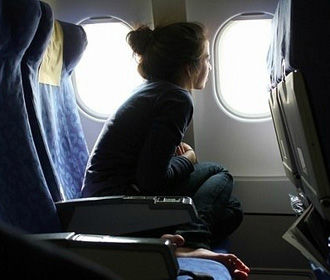 Назван способ избежать сексуальных домогательств на борту самолета