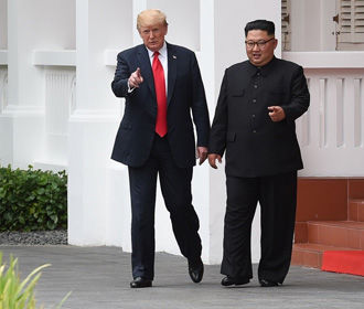 Трамп и Ким Чен Ын провели часовую встречу