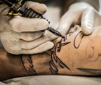 Татуировки способны вызвать опасный перегрев тела