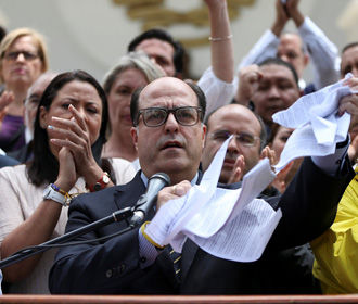 Глава оппозиции Венесуэлы назвал покушение на Мадуро «фарсом»