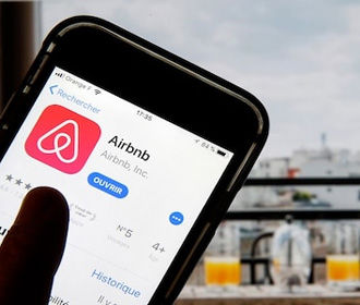 За клиентами Airbnb подглядывали со скрытых камер