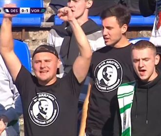 Фанаты "Ворсклы" надели на игру с "Десной" футболки с портретом Гитлера
