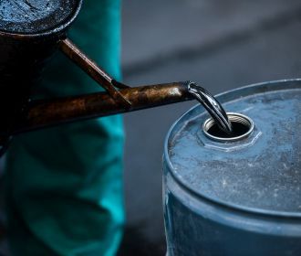 Цена нефти Brent превысила $61 за баррель впервые с 30 сентября