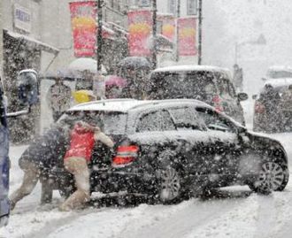 Циклон принесет в Украину метели и снегопады