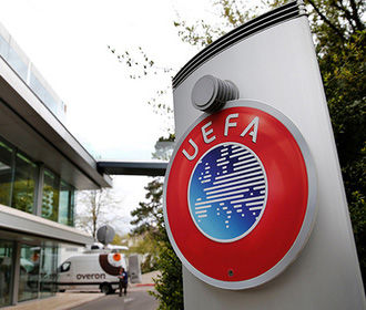УЕФА оштрафовал Украину за поведение фанатов на отборе Евро-2020 с сербами