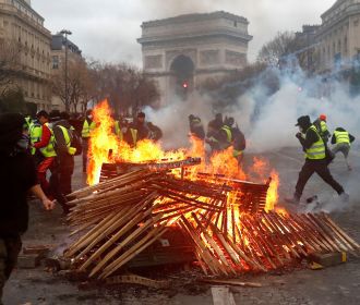 Власти Парижа сообщили о возможных погромах в городе 5 декабря