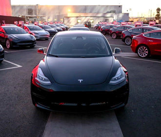 Tesla увеличила запас хода в трех версиях Model 3