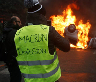 "Желтые жилеты" раскритиковали обещания Макрона и хотят продолжить акции протеста