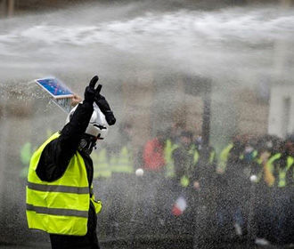 Уступки Макрона после протестов обойдутся Франции в €8-10 миллиардов