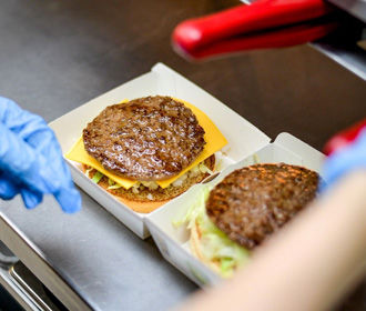 Burger King выпустил рекламный ролик с заплесневелым бургером