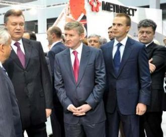 Янукович пригрозил Порошенко трибуналом в Гааге