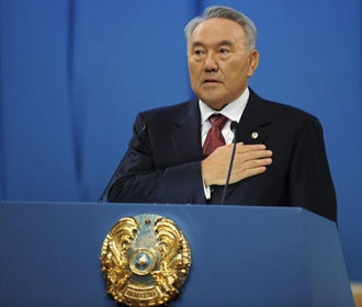 Елбасы и плюшевая свинка
