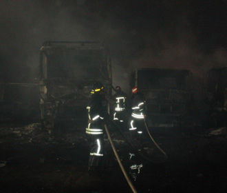Три человека пострадали, 18 автомобилей уничтожены во время пожара на АЗС в Кропивницком