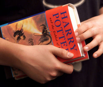 Польский священник извинился за сожжение книг о Гарри Поттере
