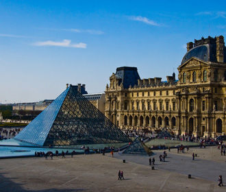 Во Франции из-за коронавируса закрыли Лувр