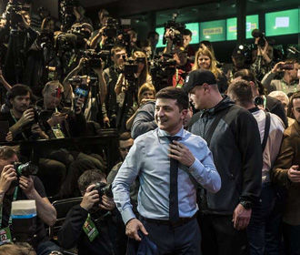 Зеленский уверенно побеждает Порошенко во 2-м туре выборов президента – опрос "Рейтинга"