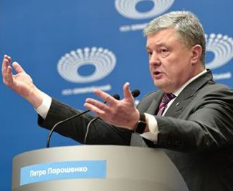 Порошенко предложил Зеленскому провести дебаты на "Олимпийском" между 16:00 и 18:00 19 апреля
