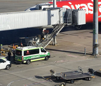Младенец умер на борту самолета AirAsia