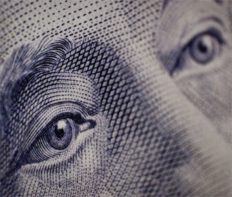 Американцы печатают доллары. Может, и нам что-нибудь напечатать?
