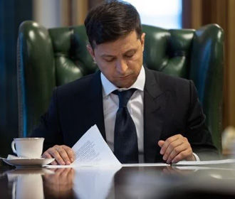 Зеленский подписал закон об отсрочке штрафов за нерастаможенные "евробляхи"