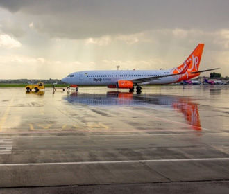 SkyUp приостанавливает чартерные рейсы в Китай