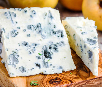 «Правила выживания»: как выбрать сыр с благородной плесенью?