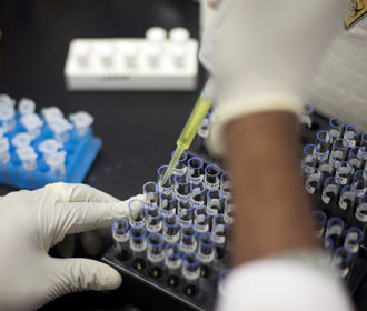 Еврокомиссия выделит 10 млн евро на исследования по коронавирусу