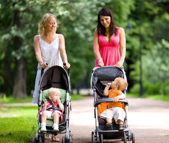 Минздрав пояснил запрет прогулок с детьми в парках