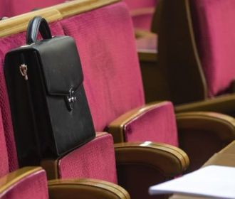 КСУ одобрил законопроект о сокращении численности Рады