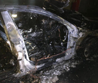 В Киеве сожгли машину невестки Гонтаревой