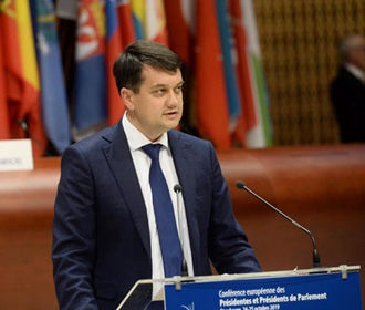 Съезд "Слуги народа" поддержал отставку Разумкова