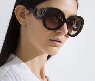 Почему солнцезащитные очки Prada стоит покупать в интернет-магазине «Слепая курица»