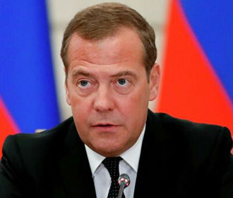Медведев: Зеленский хочет возобновления отношений с РФ