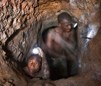 На Apple, Google и Tesla подали в суд из-за гибели детей в кобальтовых шахтах Африки