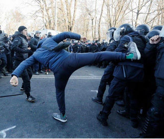 Силовики под Радой задержали 26 протестующих