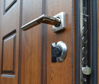 Входные металлические двери – оптимальное решение для жилого помещения