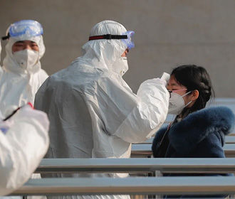 Китай: заболеваемость коронавирусом упала на 50%