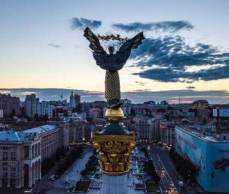 Выставку на Майдане Независимости сдуло ветром
