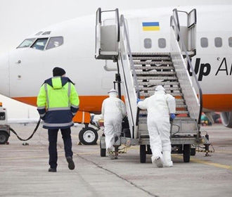 Самолет с эвакуированными из Уханя сел в Харькове