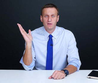 Навального вывели из искусственной комы