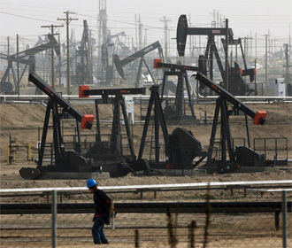 Цена на нефть обвалилась ниже 25 долларов