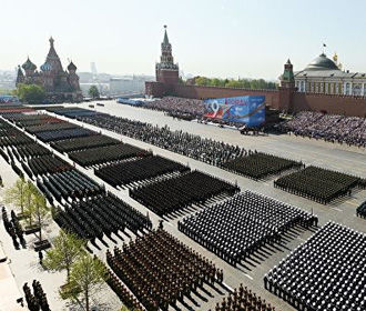 Кремль задумался о переносе парада Победы на осень